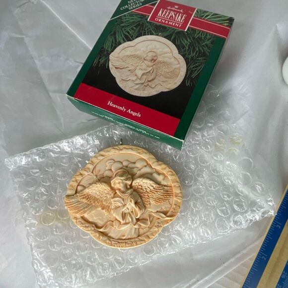 Hallmark 1991 Heavenly Angels keepsake ornament - Picture 1 of 5